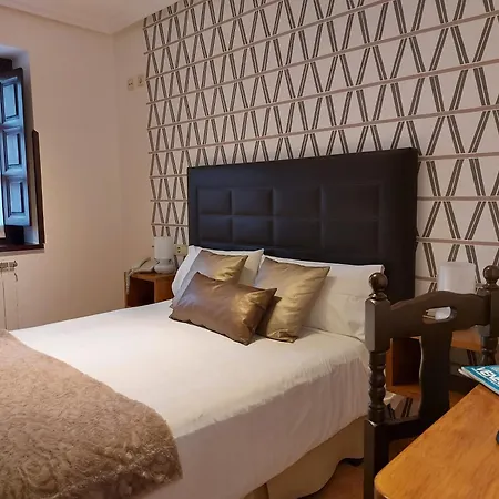 如娆因垂蒙特斯酒店 酒店 Onís