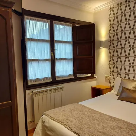 如娆因垂蒙特斯酒店 2*