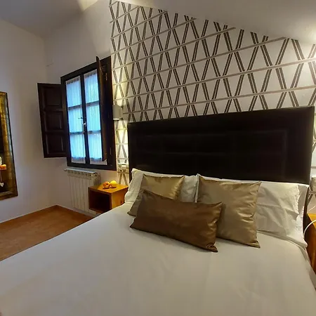 如娆因垂蒙特斯酒店 Onís