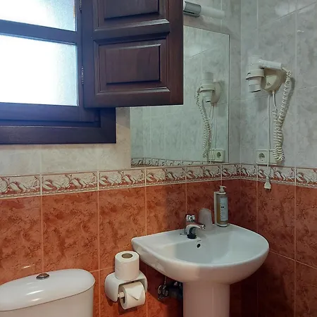 如娆因垂蒙特斯酒店 2* Onís