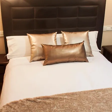 如娆因垂蒙特斯酒店 Onís