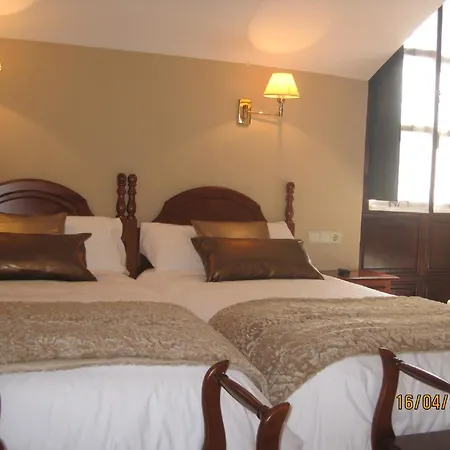 如娆因垂蒙特斯酒店 Onís